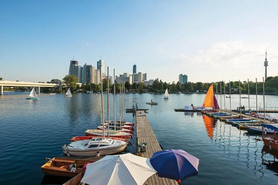 Family Deluxe A Stone Throw From The City Centre And Danube Wenen Buitenkant foto